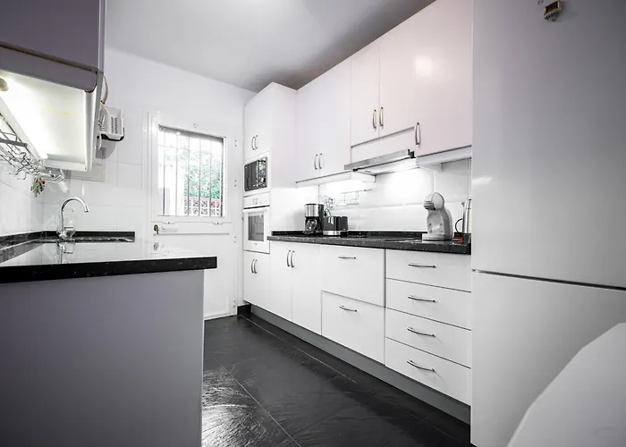 Chapas Playa Typical House. * ماربيا