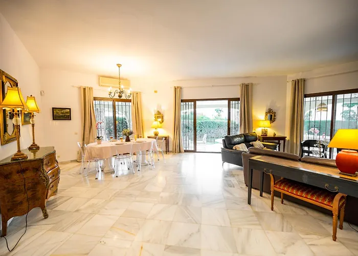 Chapas Playa Typical House. بيت للعطل ماربيا