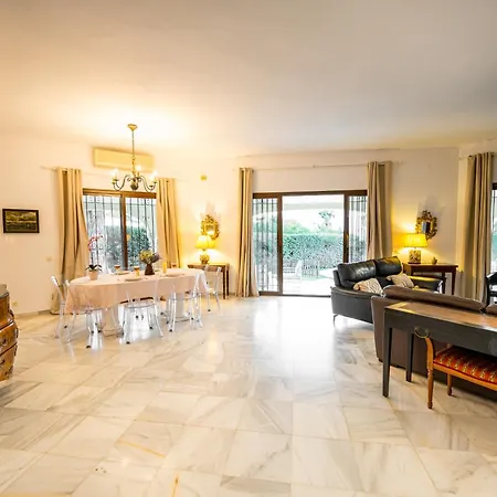 Chapas Playa Typical House. Semesterbostad Marbella